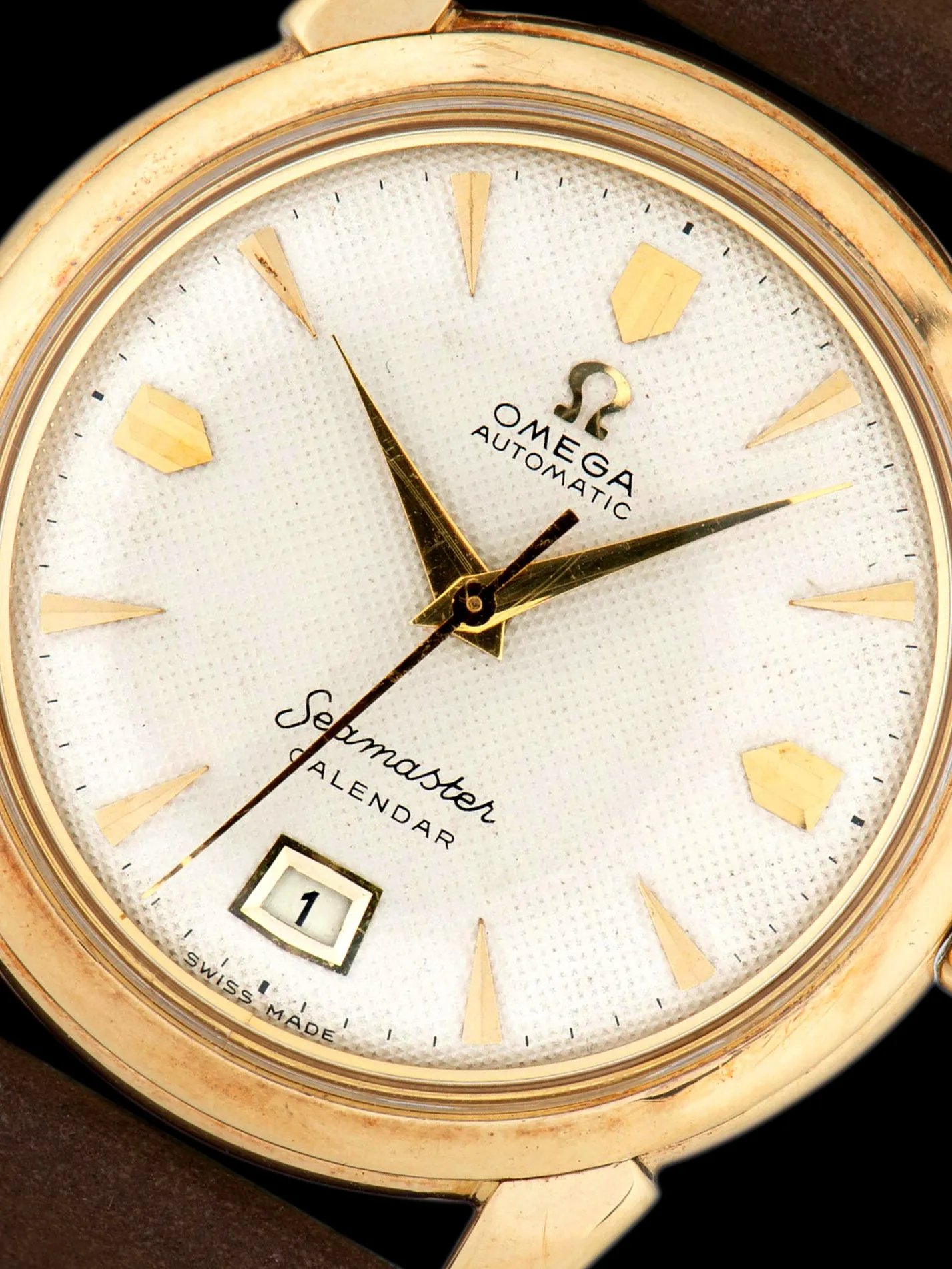 1950 Omega Seamaster Calendar 14K YG (Ref. 2627) White "Honeycomb" Dial