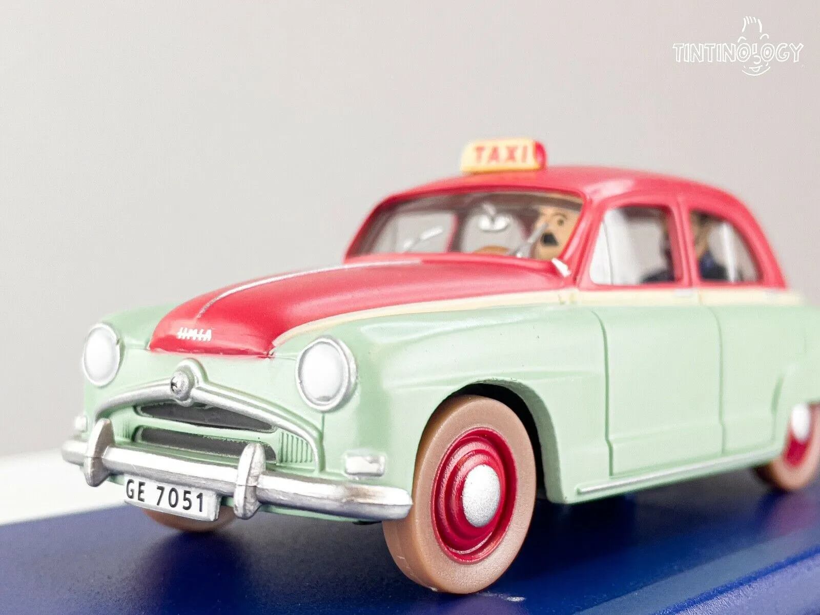 ATLAS TINTIN CAR # 21 Simca Taxi - Calculus Affair Herge model car 1/43 Scale